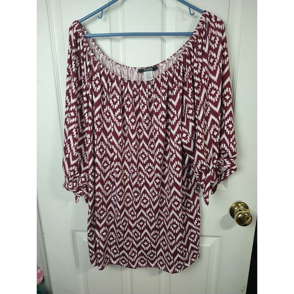 Arabella Woman 3X Blouse Boat Neck Burgundy White Chevron/Diamond S/S Tie Accent